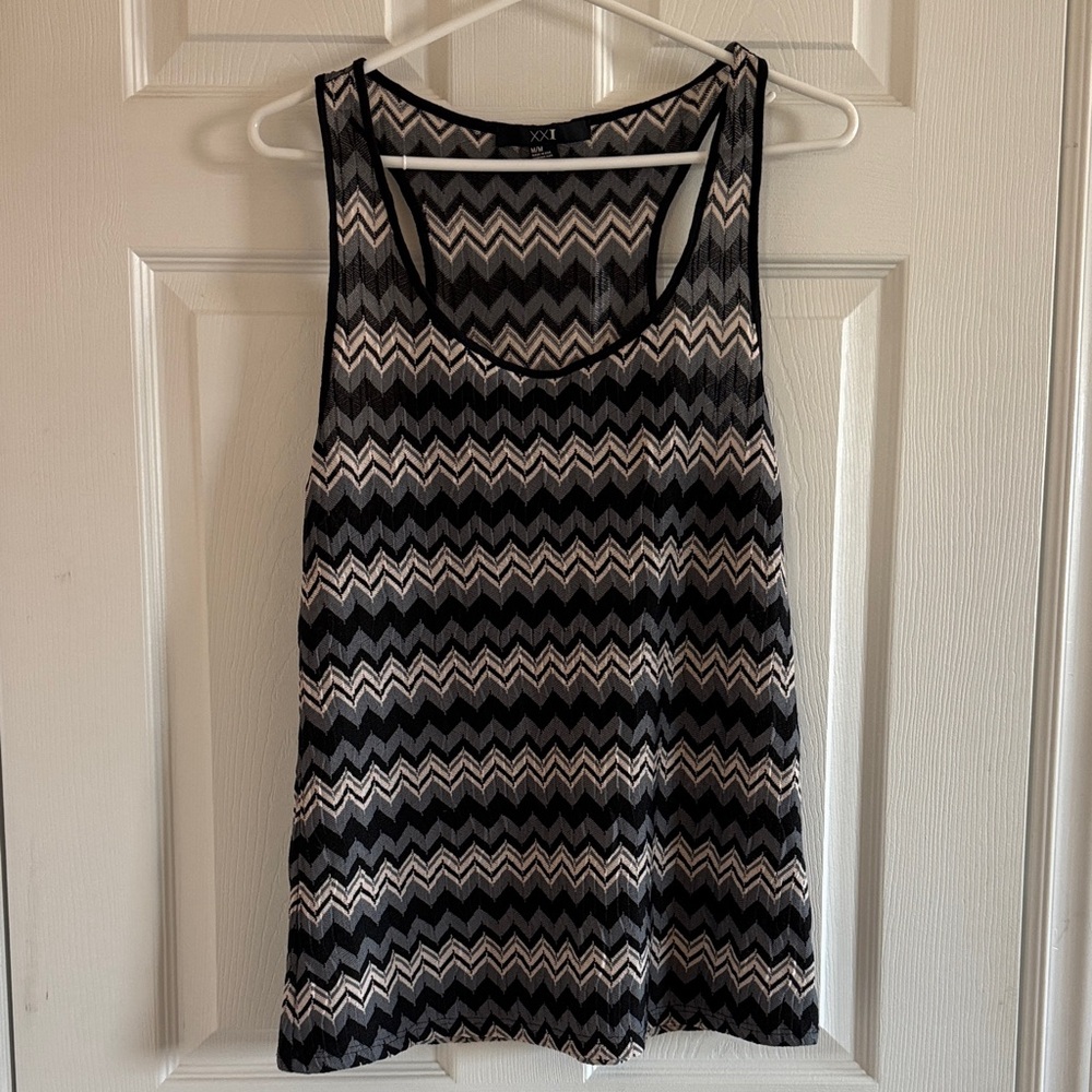 Forever 21 Black and Cream Zigzag Tank Top